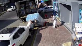 Su yüklü paletin altında kalan kişi yaralandı