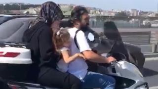 İki ailenin motosikletle tehlikeli yolculuğu