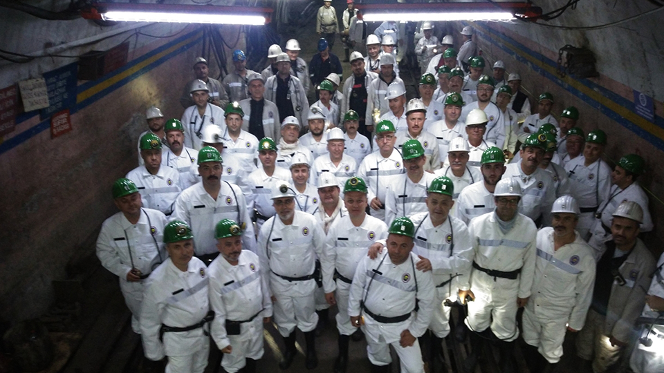 Çalışma ve Sosyal Güvenlik Bakanı Işıkhan, maden ocağında işçilerle bir araya geldi