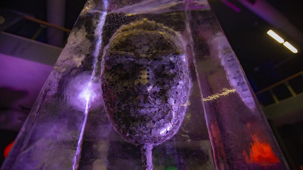 Buz ile metali birleştirdiler