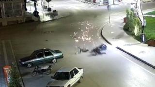 Kaldırıma çarpan motosiklet metrelerce sürüklendi