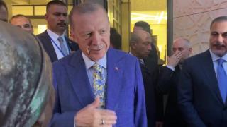 Cumhurbaşkanı Erdoğan, Türkevi çıkışında vatandaşlarla sohbet etti