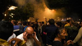 Ermenistan'da olaylı gece: Hükümet binası sarıldı