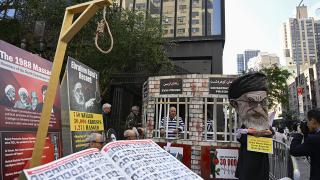 İbrahim Reisi New York'ta yaşayan İranlılar tarafından protesto edildi