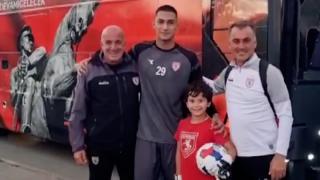 Her gün el salladığı takım otobüsü durunca dünyalar onun oldu