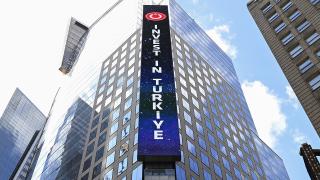 Times Meydanı'ndaki dijital panolarda "Invest in Türkiye" mesajı yayımlandı