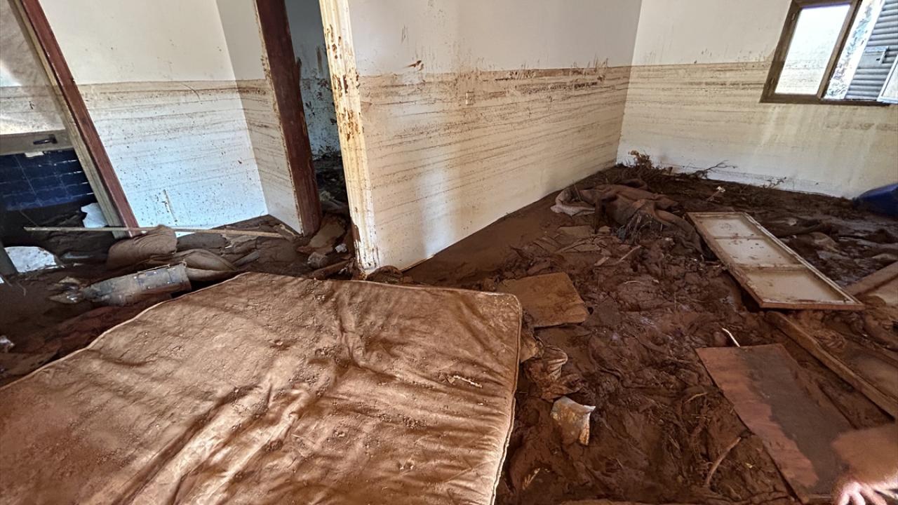 Bir köyde 22 kişi sele kapıldı