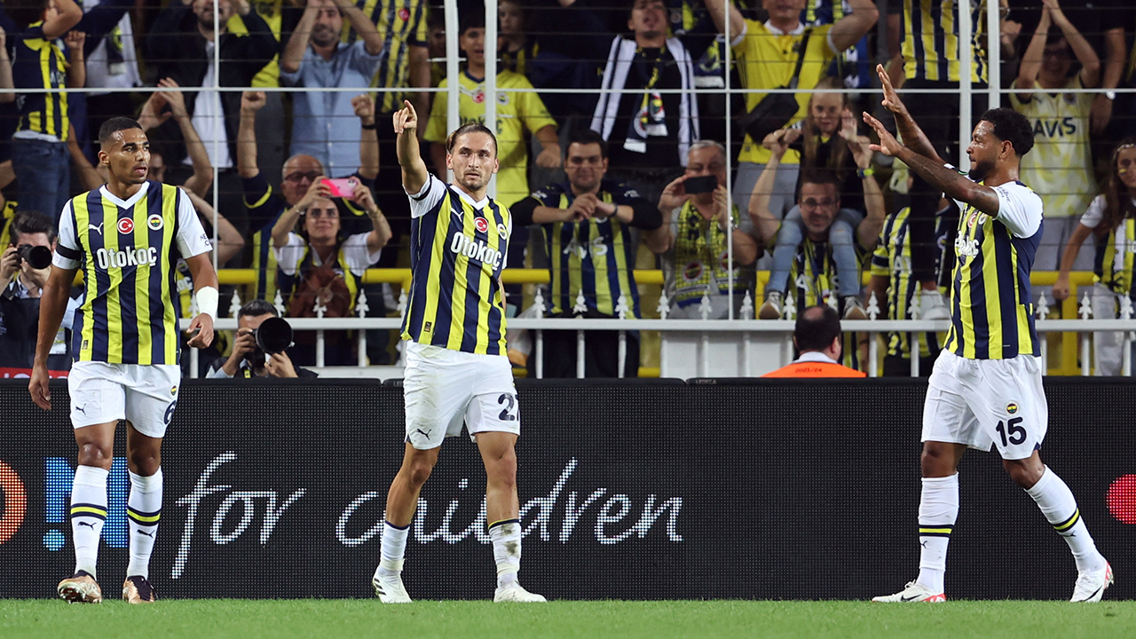 GOL - Crepso 24. dakikada Fenerbahçe`yi 1-0 öne geçirdi. 