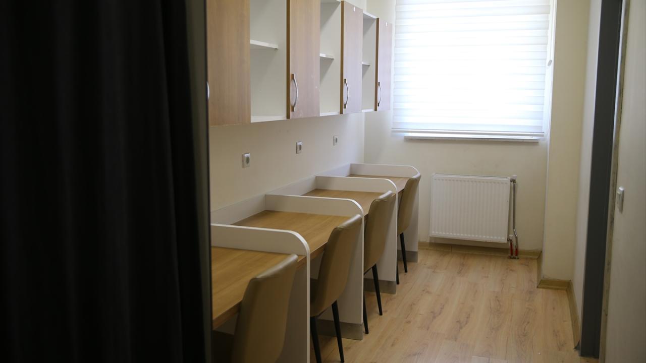 Az hasarlı yurtlar tamir ediliyor