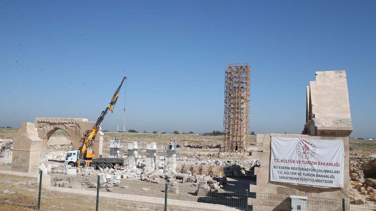 "8 bin kişinin aynı anda namaz kıldığı cami"