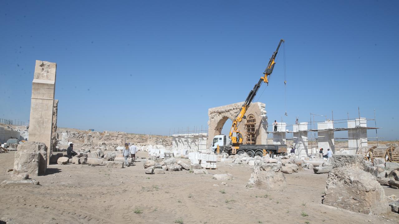 "Caminin sütun ve ayakları ortaya çıktı"