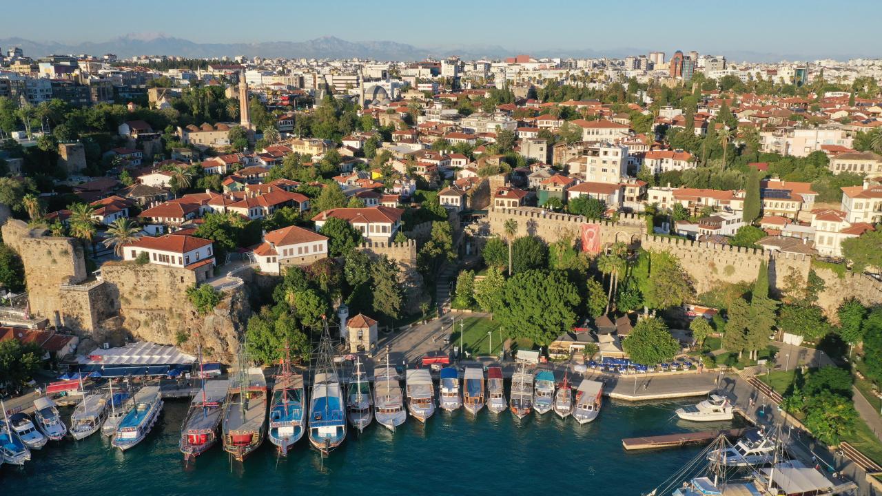 "Turistlerin ilk gittikleri cazibe merkezidir Kaleiçi"