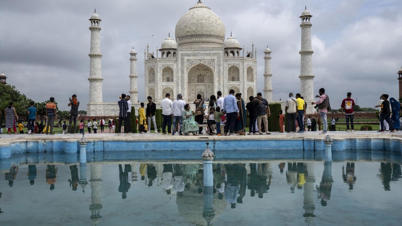 İslam, ülkenin en kalabalık ikinci inanç grubu