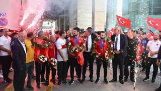 2023 Dünya Güreş Şampiyonası'nda üçüncü olan Grekoromen Milli Takımı, yurda döndü