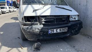 Eski eşine ait aracı sopayla parçaladı