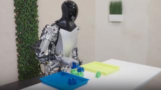 Tesla'nın insansı robotu Optimus'un son versiyonu ortaya çıktı