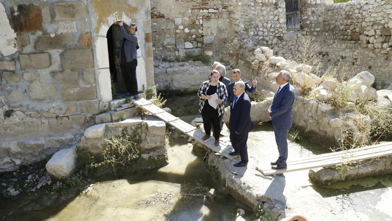 Vali Dağlı’dan tarihi külliye de inceleme