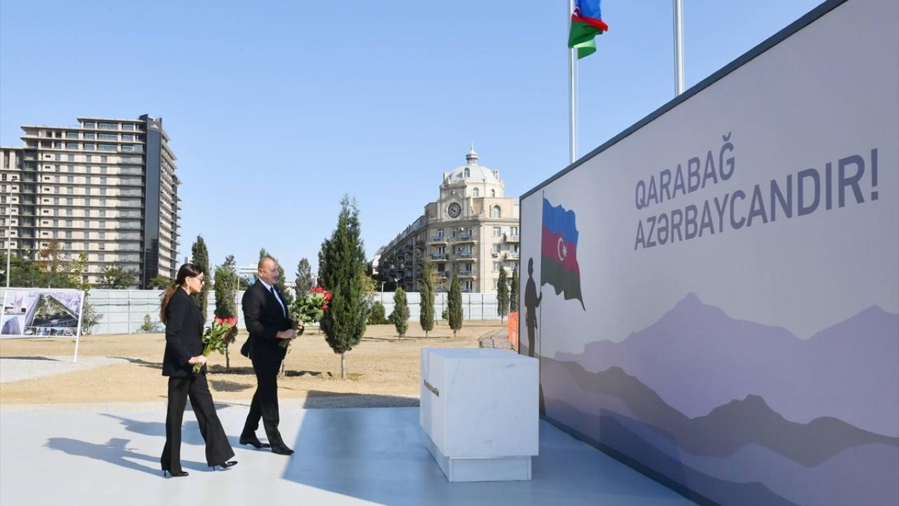 Aliyev, inşası devam eden Zafer Parkı`nı ziyaret etti