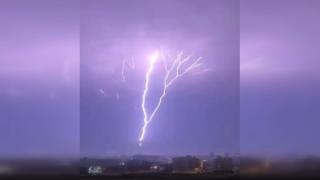 Mekke’deki Kraliyet Saat Kulesi'ne yıldırım düştü