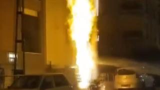 İstanbul'da bir apartmanın doğal gaz kutusu alev aldı