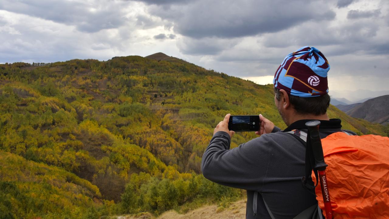 “Gençlerimizin ekrandan kafalarını kaldırıp sonbaharın bu güzel ahengiyle buluşmasını tavsiye ediyorum”
