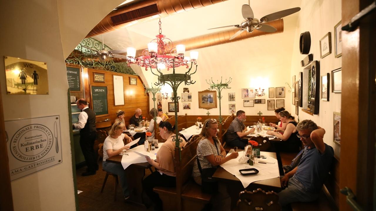 Kardashian ve Zuckerberg gibi ünlü müşteriler