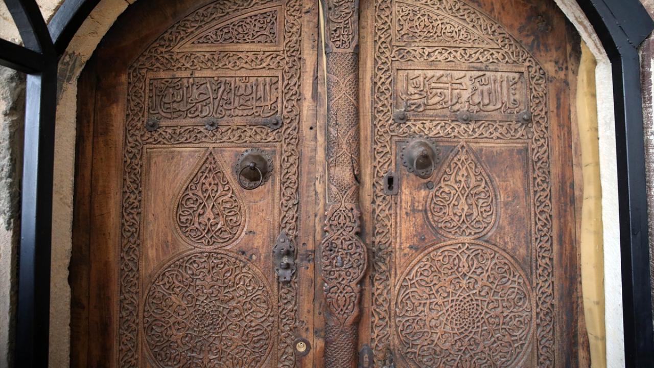 "İlmek ilmek oya gibi sanatını işlemiş"