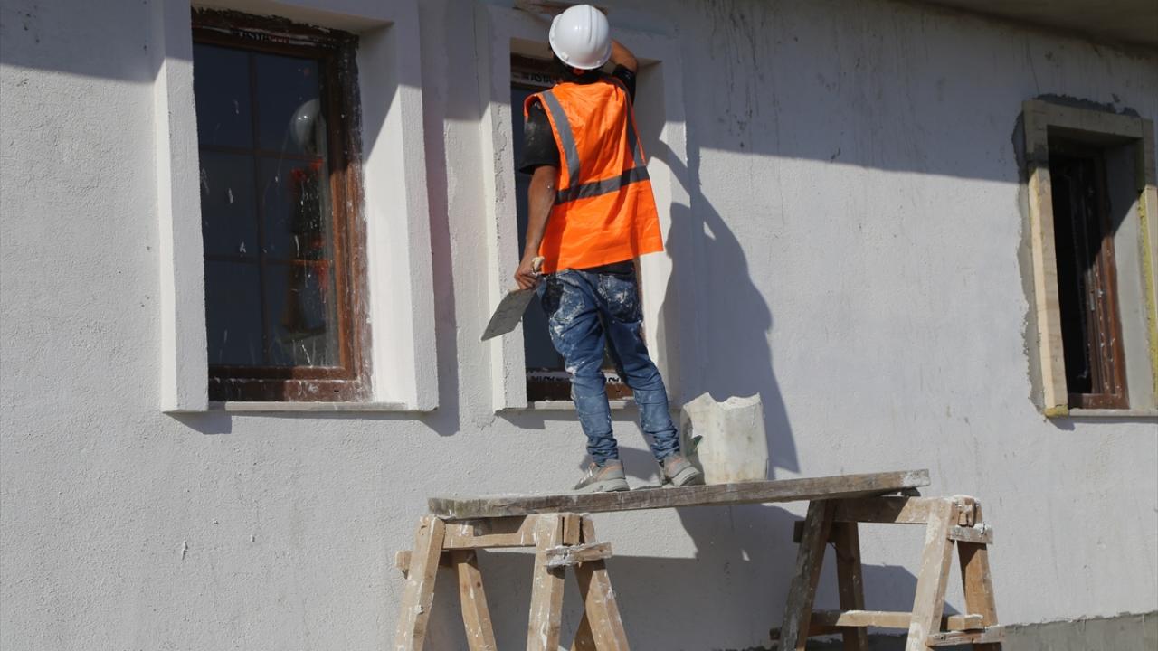 "Köy tipi afet evleri yapımı büyük bir hızla devam ediyor"