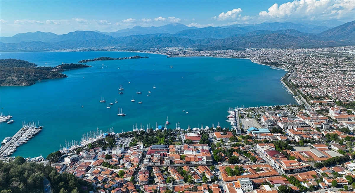 The Times`ın "Bütçesine dikkat eden gezginlerin daha düşük fiyatlardan yararlanması için ideal bir fırsat" yazısıyla paylaşılan liste ise şu şekilde paylaşıldı: