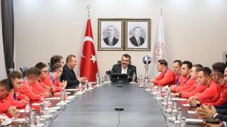 Down Sendromlu Futsal Milli Takımı, Milli Eğitim Bakanı Tekin'i ziyaret etti