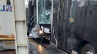 Küçükçekmece'de iki metrobüs çarpıştı