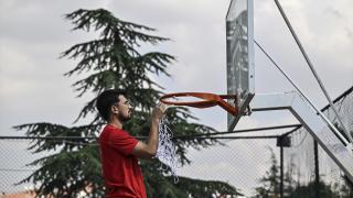 Bağışlarla potaları filelendiriyor