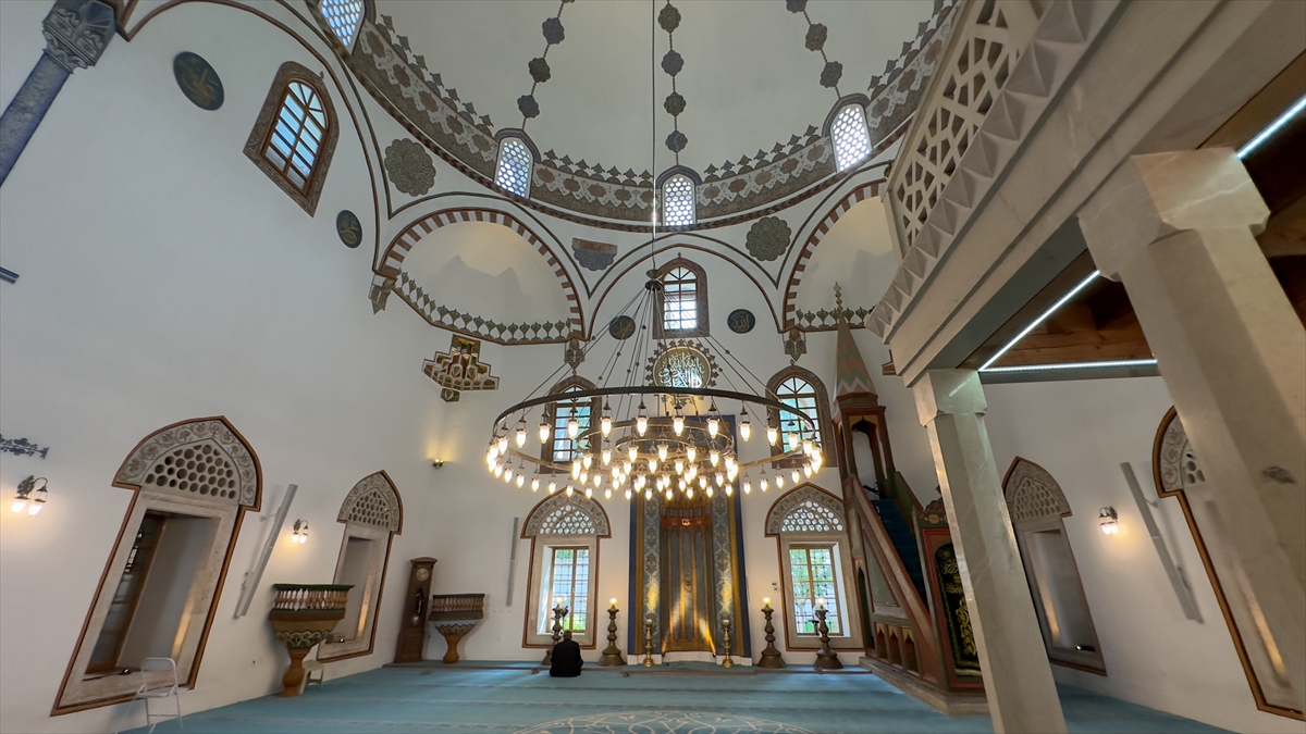 "Caminin kubbesi savaşta çok sayıda mermi ve şarapnel parçasının hedefi oldu"