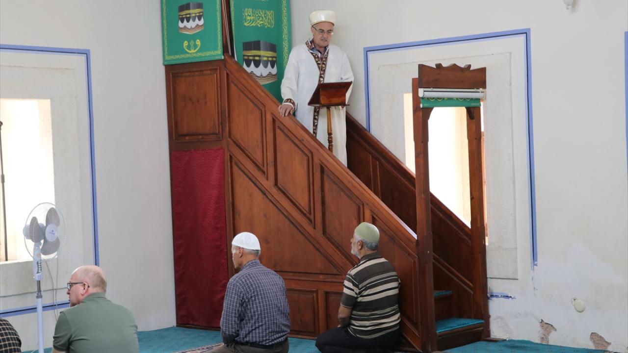 Emekli imam, imamlığa gönüllü devam ediyor