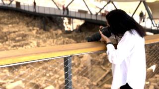 İnsanlığın öyküsünü fotoğraflıyor