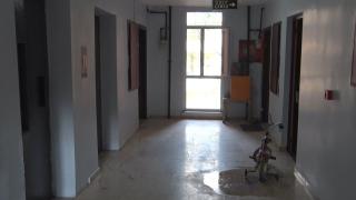 İlaçlanan evdeki çöp patladı