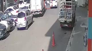 Motosiklet sürücüsü ölümden son andan kurtuldu: O anlar kamerada