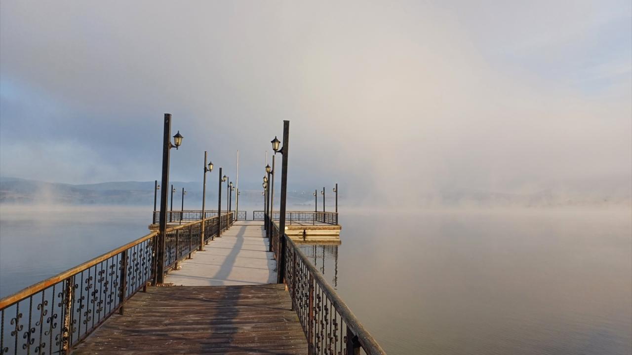 Yeniçağa Gölü`nde sis