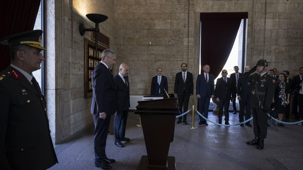 Nehammer, deftere şunları yazdı: