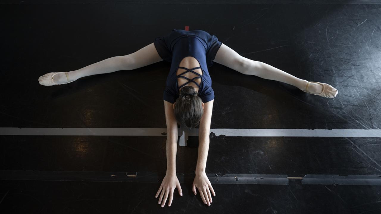 Buz pateninde 12 madalya sahibi bale öğrencisi Mavi Ay'ın hedefi milli sporcu olmak