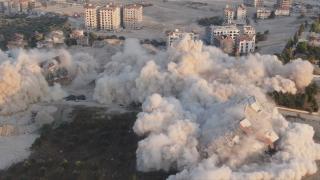 Hatay'da ağır hasarlı 10 bina patlayıcıyla böyle yıkıldı