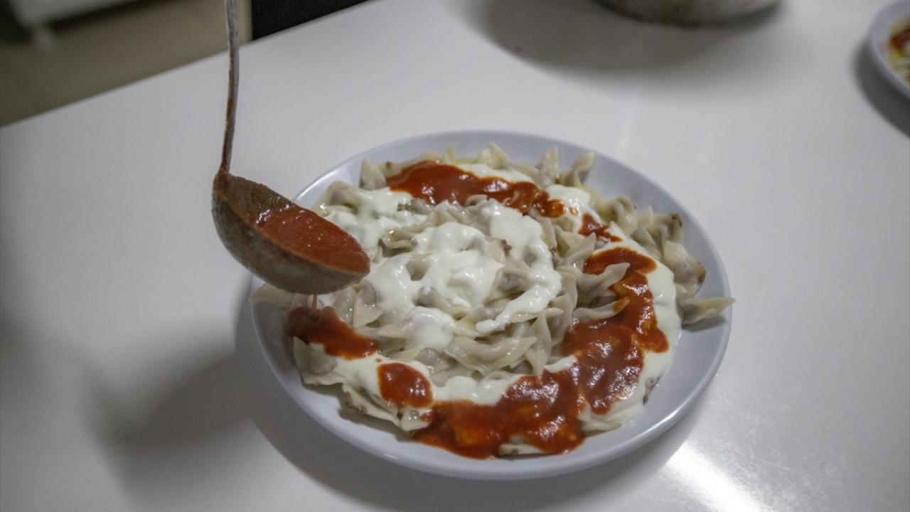 Irak`a da su böreği ve hıngel pazarlıyor