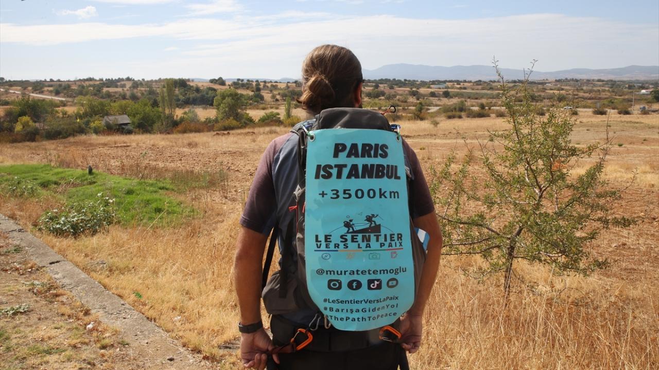 "Doğanın güzelliklerini koruma amacıyla yol boyunca atık toplamaya da özen gösteriyorum"