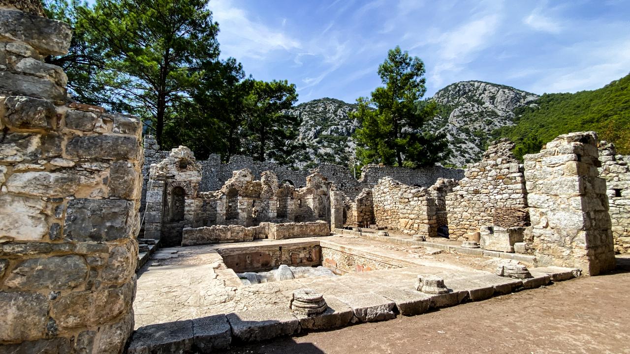 Olimpos`ta mozaik zemin kaplamaları keşfedildi