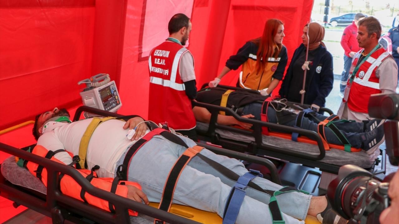 Sağlıkçılar zamanla yarıştı