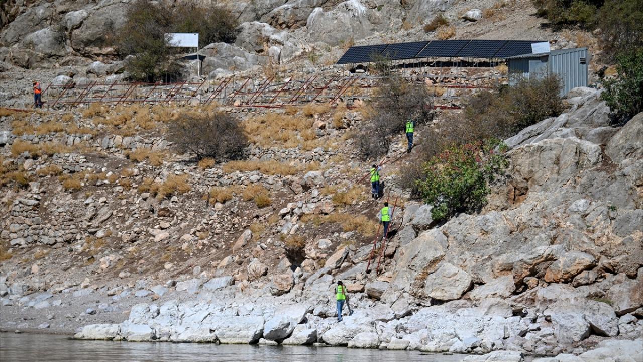 "Yeni yollar, duvarlar yapılıyor"