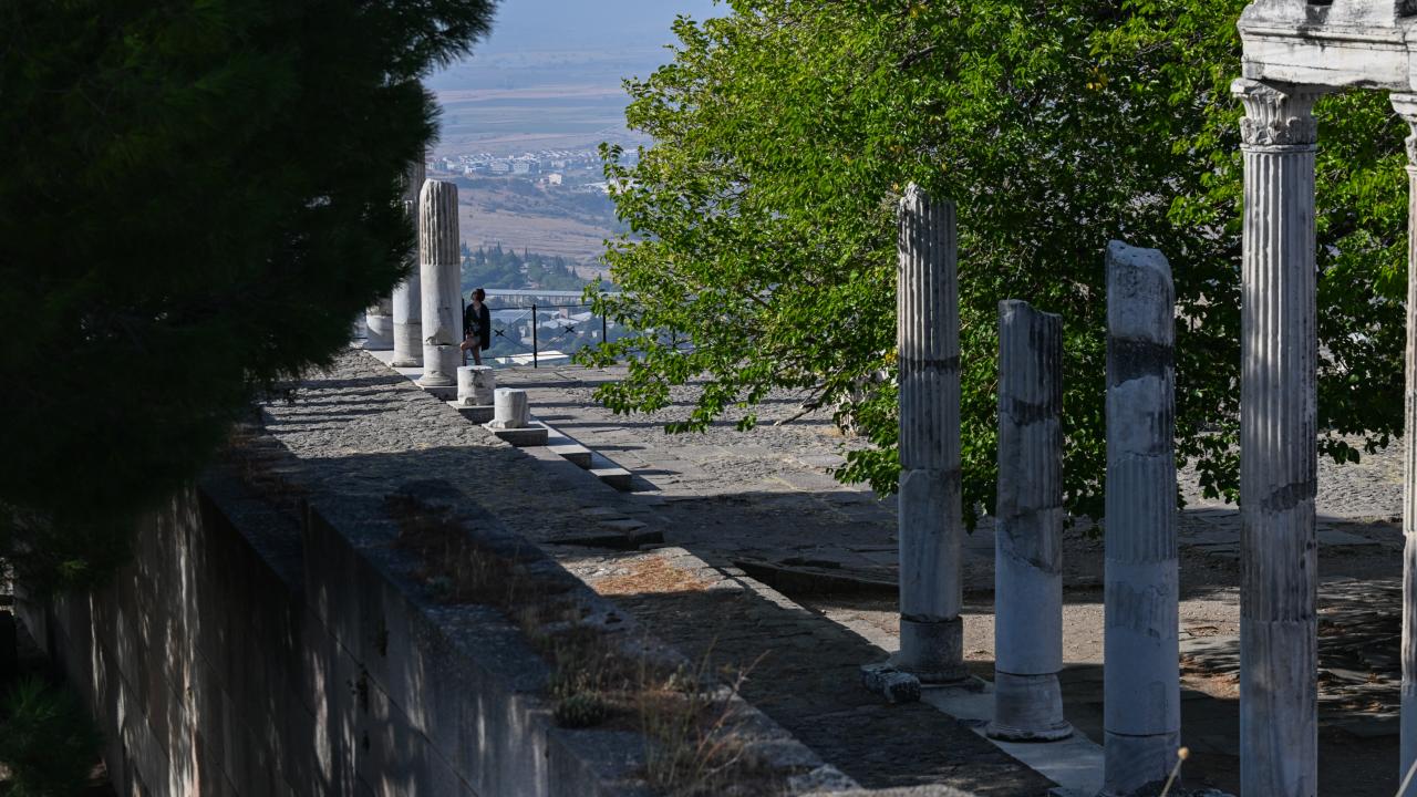 Dikili`de 14 bin yıllık taş aletler ve kemikler bulundu