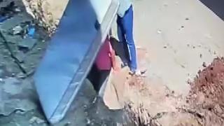 Eşya taşırken altyapı için açılan çukura düştü