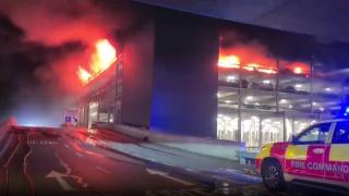 İngiltere'deki Luton Havaalanı'nda yangın: Tüm uçuşlar durduruldu