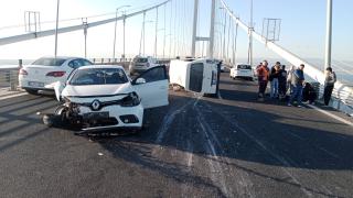 Osmangazi Köprüsü'nde 4 aracın karıştığı zincirleme kaza kamerada